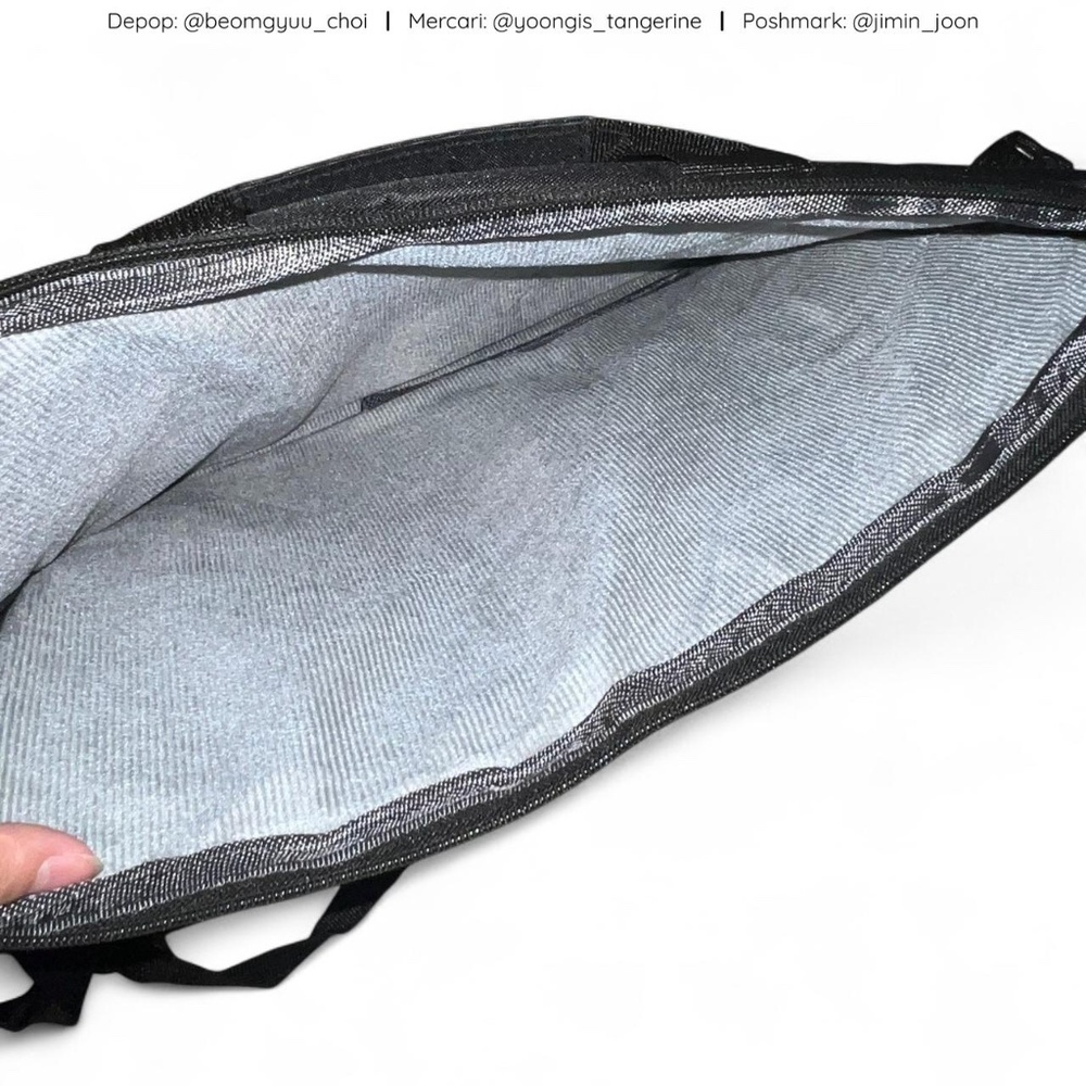 Black padded laptop case with detachable shoulder strap - Picture 4 of 4